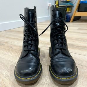 Dr. Marten 1490, 10 eye vintage black boots